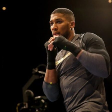 “Fallen star” Joshua tries to resume career following brutal defeat by Oleksandr Usyk