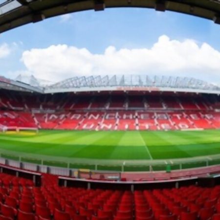 Controversial designs for the Man Utd stadium published as Glazer family considers changing Old Trafford to a “Wembley-style” stadium