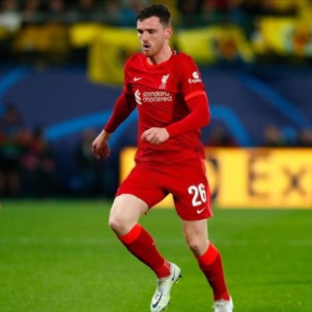 Assistant ref accused of elbowing Andy Robertson during the halftime of Liverpool vs Arsenal