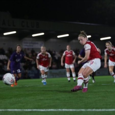 Kim Little: Arsenal women’s captain extends deal with WSL team