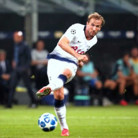 Tottenham boss Daniel Levy thinks Harry Kane can win trophies with Spurs