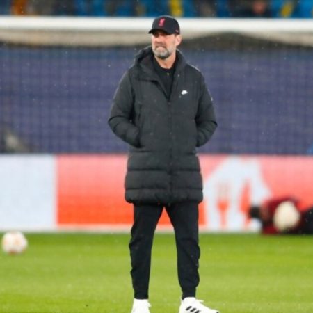 Jurgen Klopp states only two or three players have a secure place in his team, whilst Liverpool manager pushes his squad to adapt