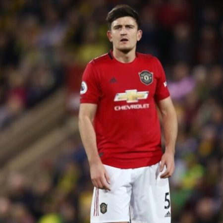 Erik ten Hag: Harry Maguire must make a decision