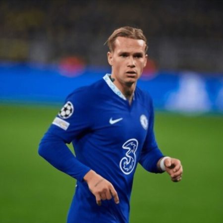 Mykhailo Mudryk: 21-year-old man detained for shining a laser at Chelsea winger