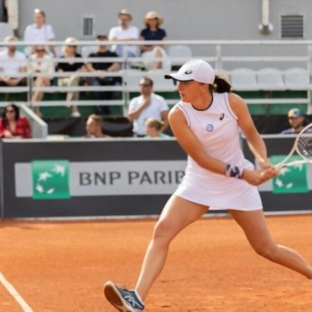 Iga Swiatek hopes French Open defence would continue despite thigh injury