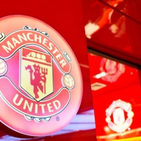 Man Utd sale: Sheikh Jassim of Qatar puts in a larger bid