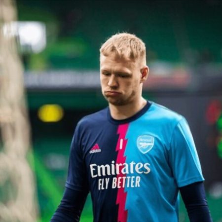 Aaron Ramsdale renews long-term contract with Arsenal