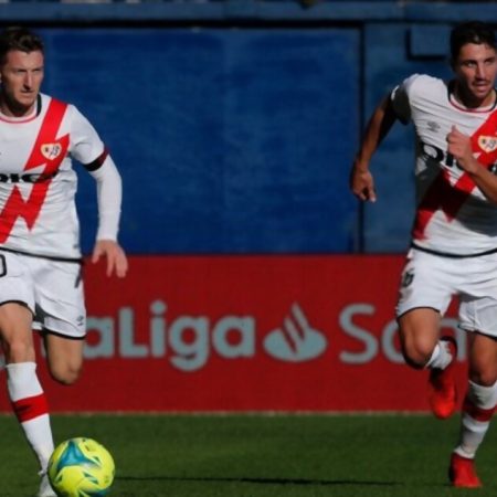 Real Madrid 2-1 Rayo Vallecano: Vinicius Jr. receives encouragement from Real Madrid players and supporters