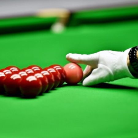 World No.1 Reanne Evans earns two-year professional World Snooker Tour card