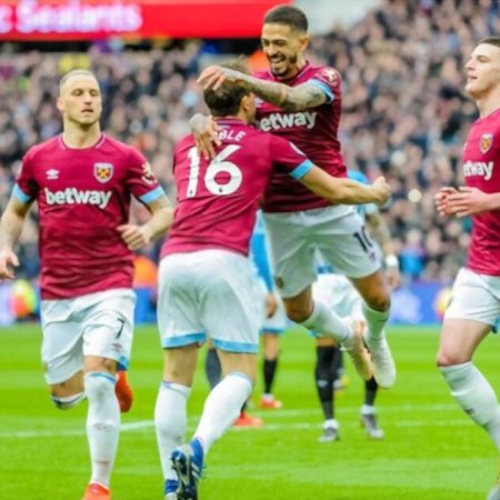 Europa Conference League final: West Ham players forced to DEFEND friends and relatives from angry AZ supporters