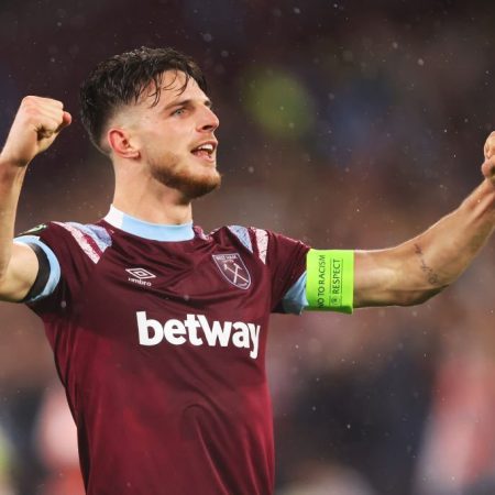 Manchester City makes £90 million bid to West Ham for captain Declan Rice