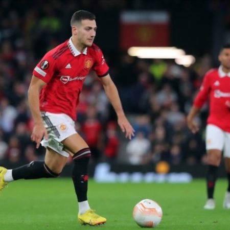 Diogo Dalot extends Man United contract until 2028