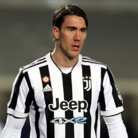 Dusan Vlahovic informs Juventus of his desire to leave Italy