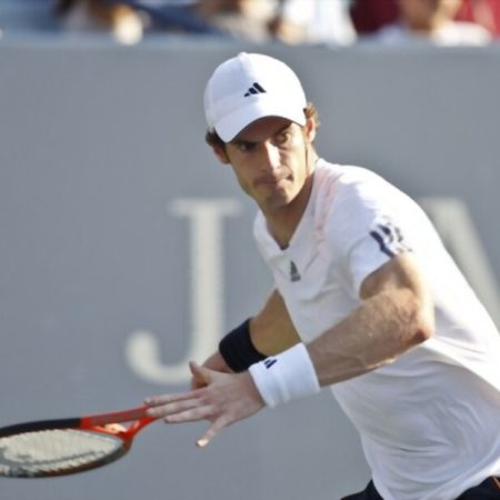 Andy Murray receives wildcard for the Surbiton Trophy; Venus Williams will compete in Rothesay Classic