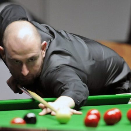 Snooker pro Matthew Selt learning to live with painful trichotillomania