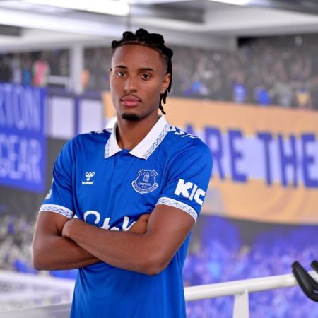 Chermiti trades Lisbon for England in £15 million Everton deal 