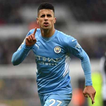 Joao Cancelo close to leaving Man City for Barcelona on loan