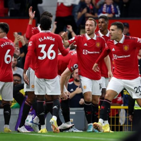 Man Utd 1-0 Wolves: Match analysis: Varane’s header secures Old Trafford victory