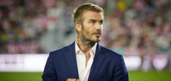 The Ultimate English Football Superstar: Life and Career of David Beckham