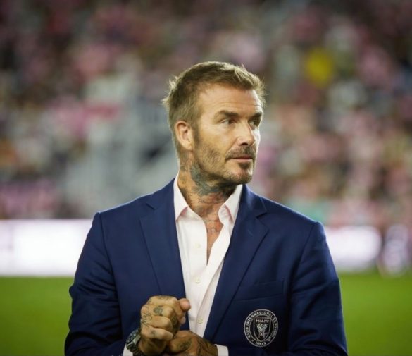 The Ultimate English Football Superstar: Life and Career of David Beckham
