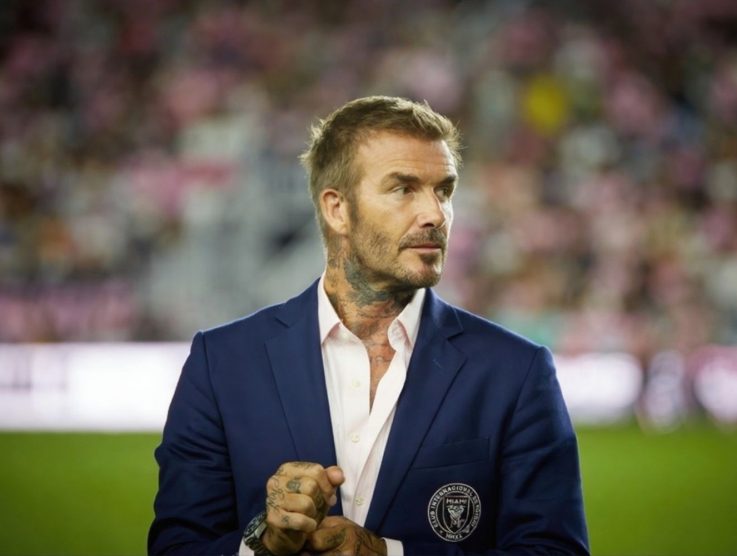 The Ultimate English Football Superstar: Life and Career of David Beckham