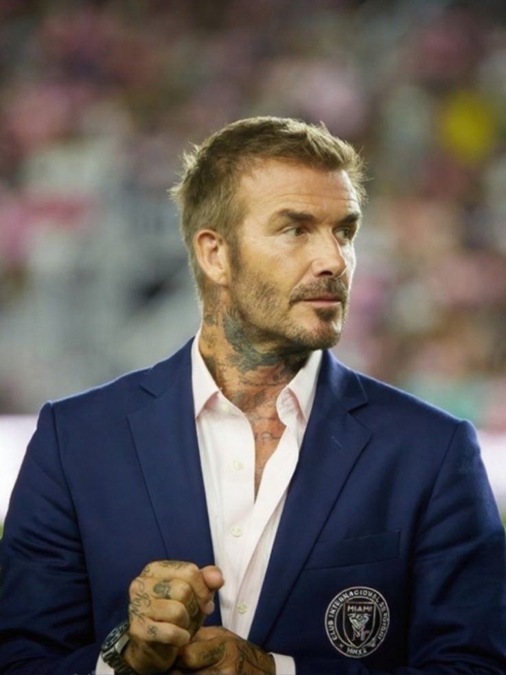 The Ultimate English Football Superstar: Life and Career of David Beckham